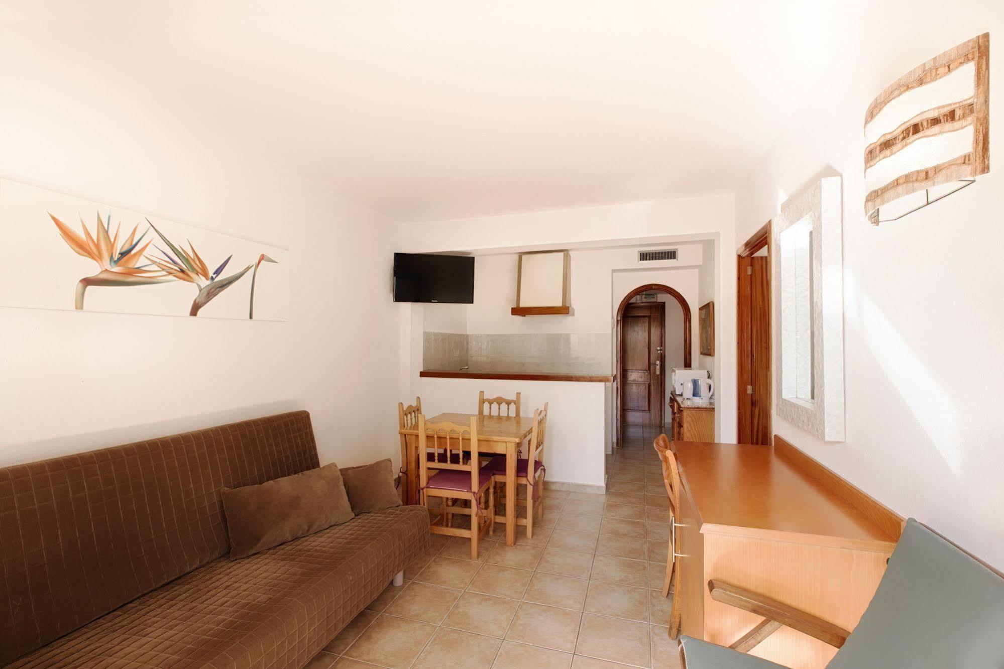 Apartamentos Colomar ซานตาเอวเลเรียเดสริว ภายนอก รูปภาพ