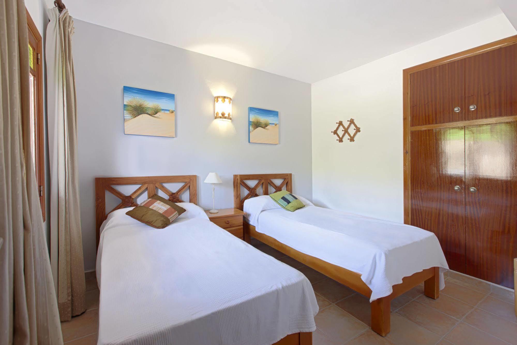 Apartamentos Colomar ซานตาเอวเลเรียเดสริว ภายนอก รูปภาพ
