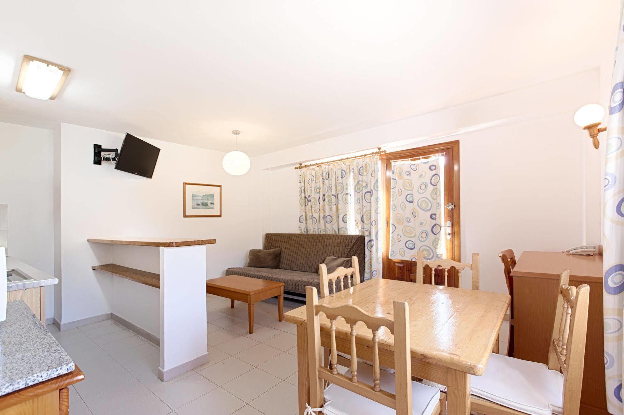 Apartamentos Colomar ซานตาเอวเลเรียเดสริว ภายนอก รูปภาพ