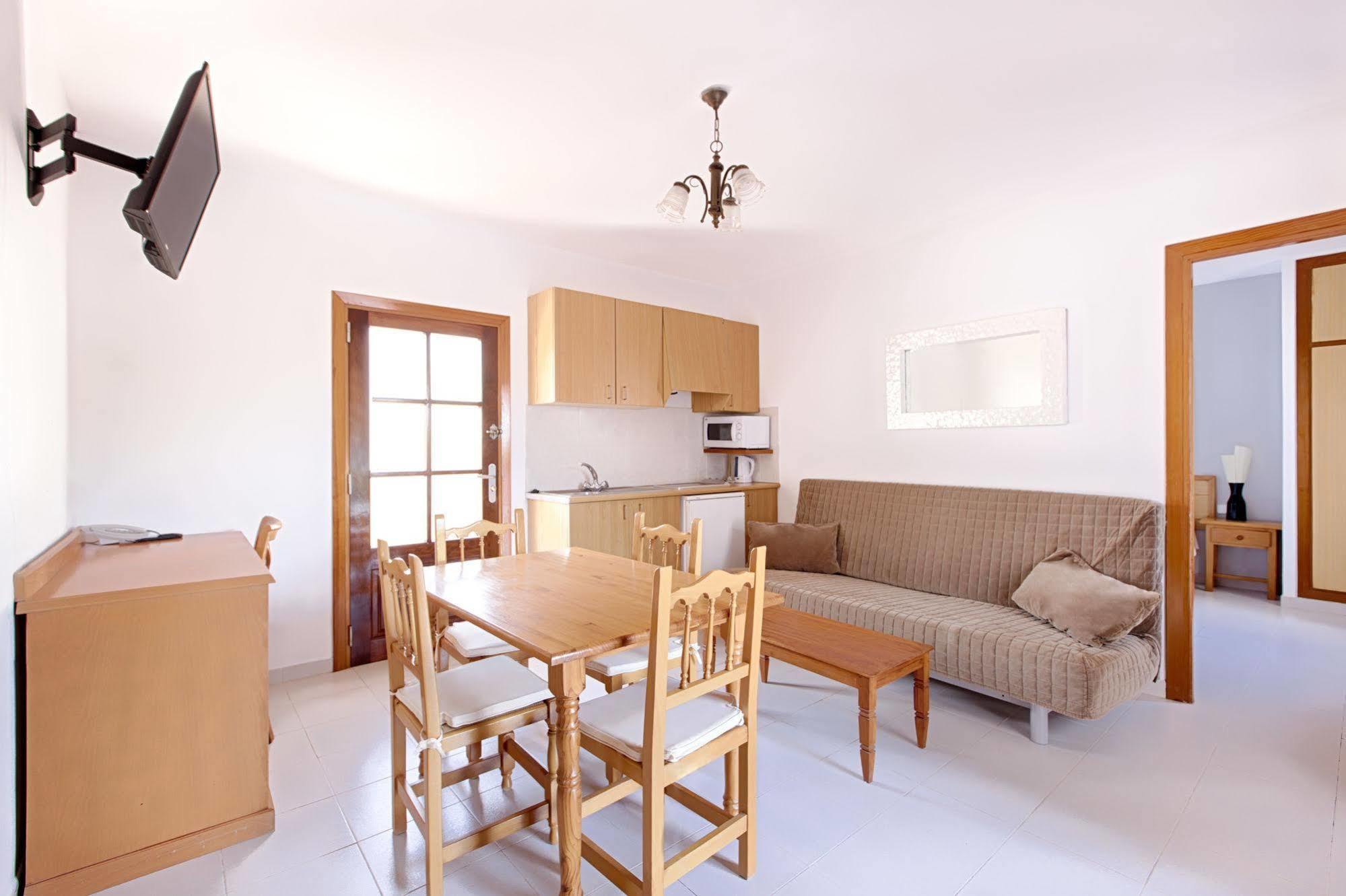 Apartamentos Colomar ซานตาเอวเลเรียเดสริว ภายนอก รูปภาพ