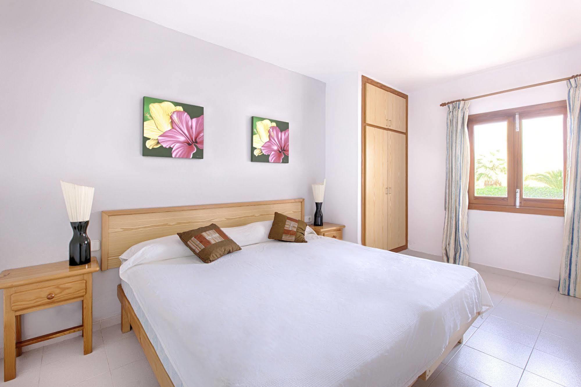 Apartamentos Colomar ซานตาเอวเลเรียเดสริว ภายนอก รูปภาพ