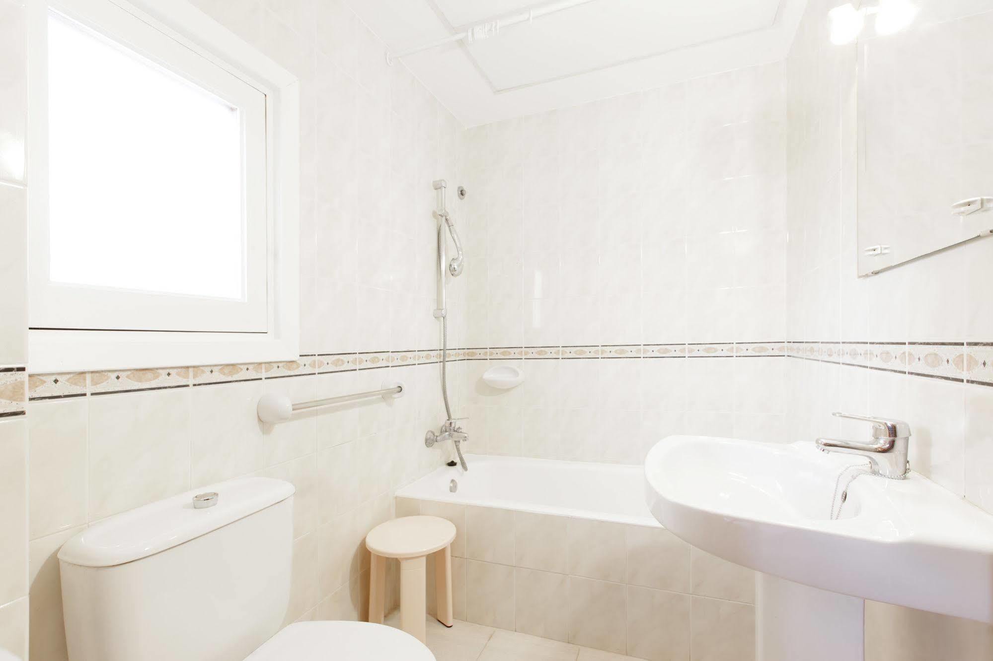 Apartamentos Colomar ซานตาเอวเลเรียเดสริว ภายนอก รูปภาพ