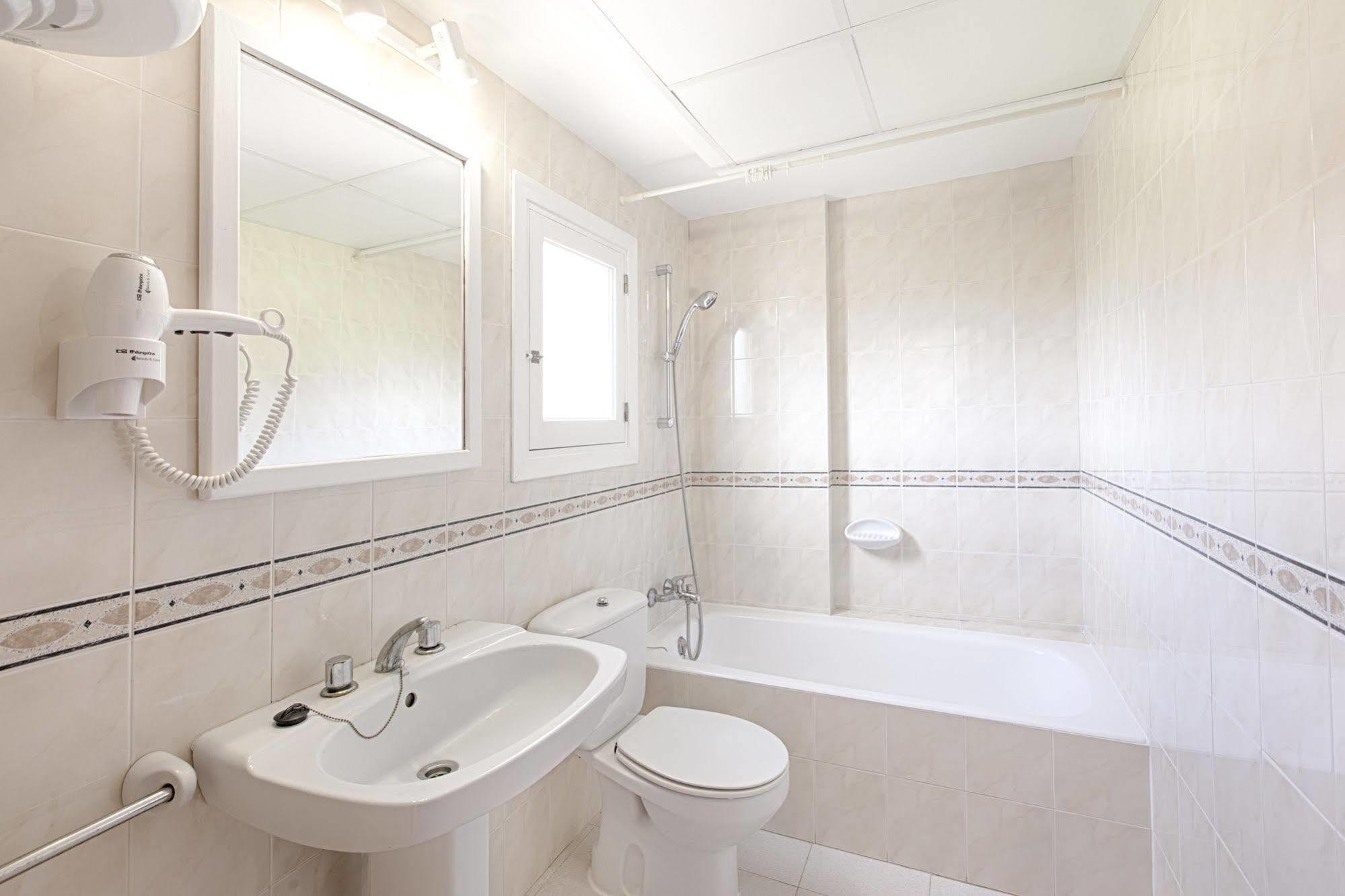 Apartamentos Colomar ซานตาเอวเลเรียเดสริว ภายนอก รูปภาพ