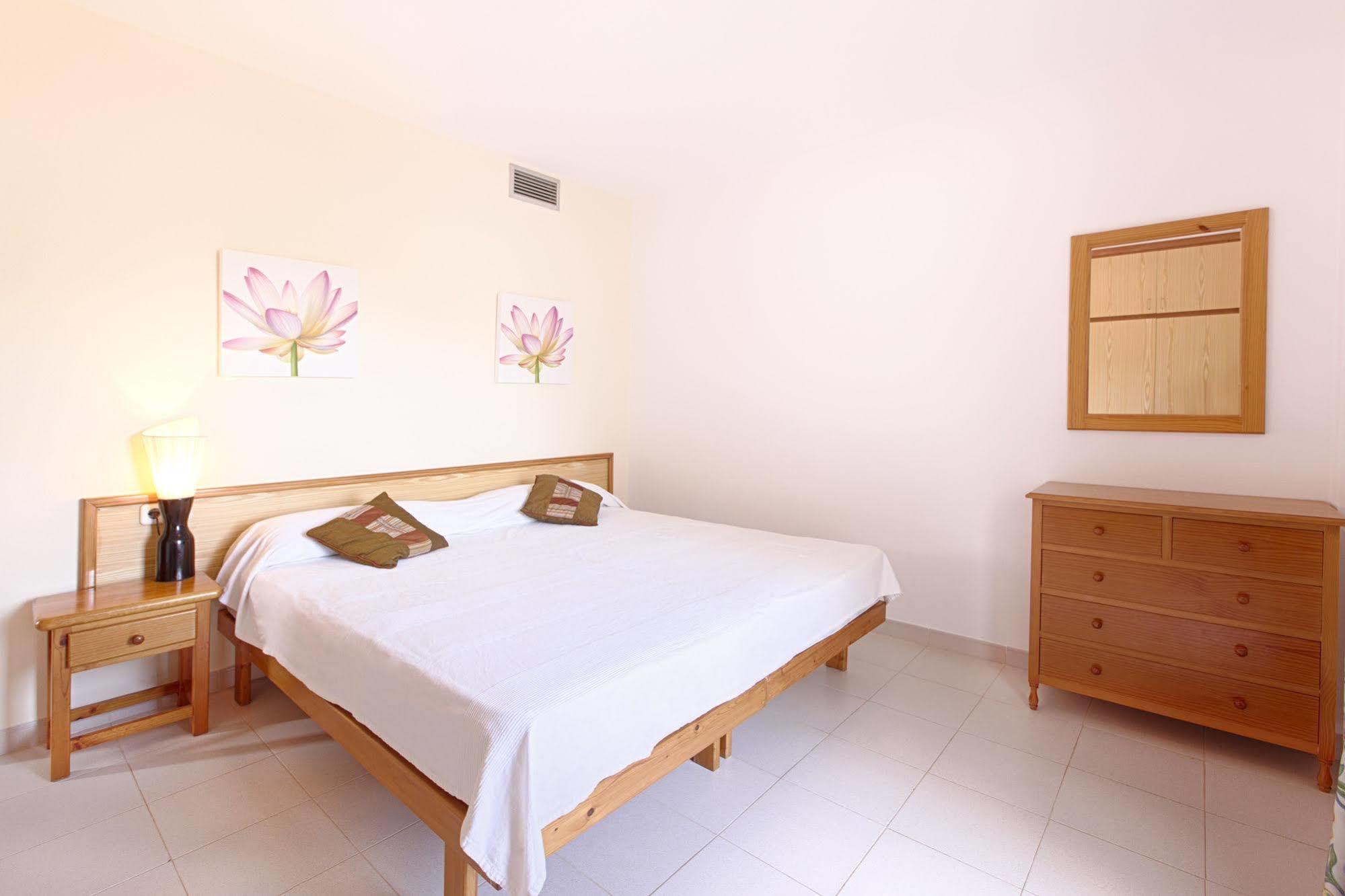 Apartamentos Colomar ซานตาเอวเลเรียเดสริว ภายนอก รูปภาพ